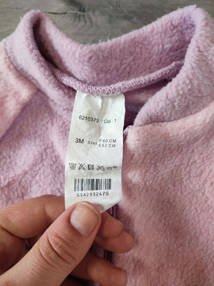 Pyjama polaire Lila rose 3 mois très bon état - photo numéro 2