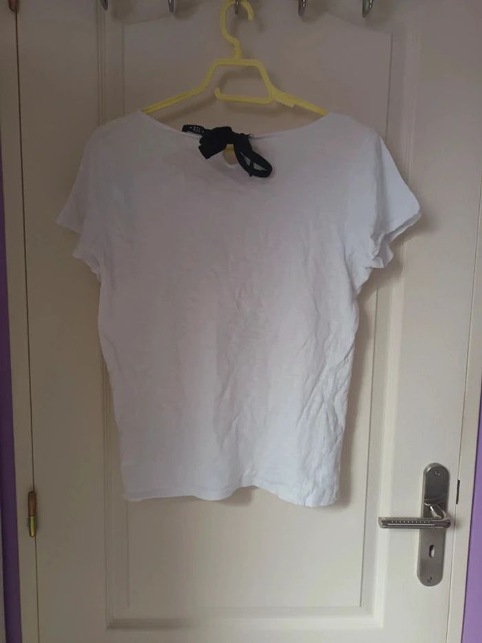 T-shirt blanc à motif noir - photo numéro 2