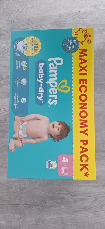 Paquet de couches pampers taille 4 neuf