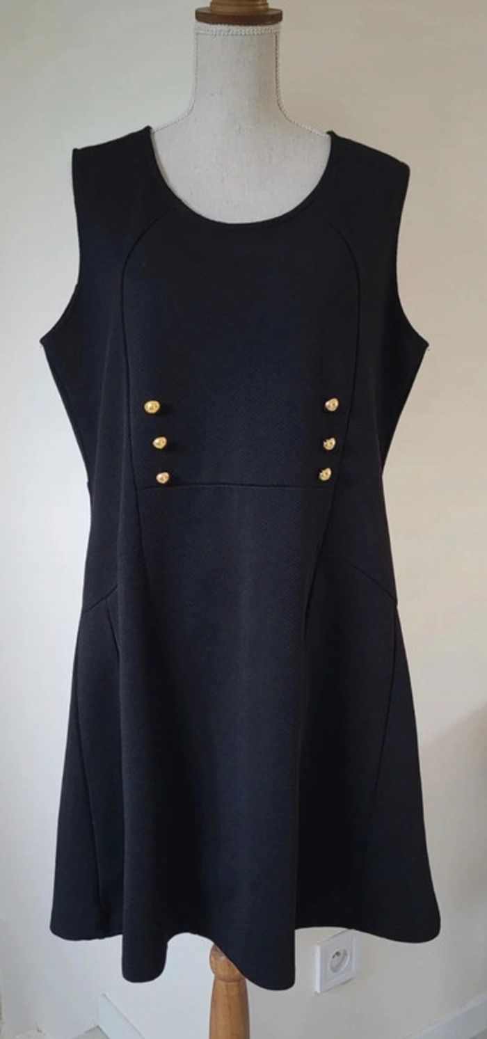 Robe noire sans manches avec boutons dorés M&S Mode Taille 46 - photo numéro 2