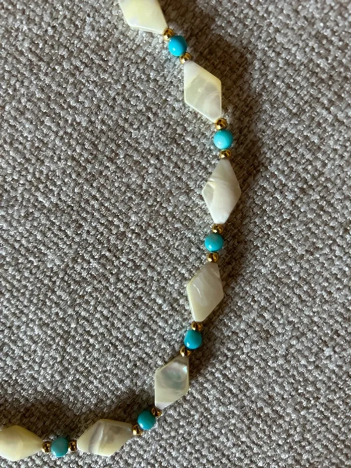 Collier nacre et perles bleues - photo numéro 2