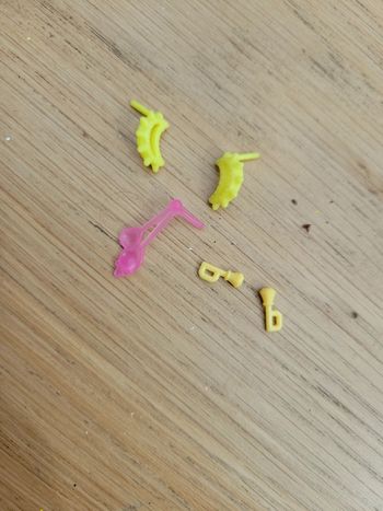 Lot bijoux pour poupée barbie boucle oreil et bague