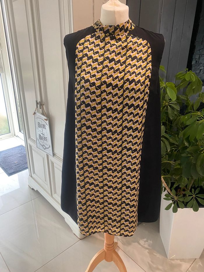 Robe noire et dorée - photo numéro 2