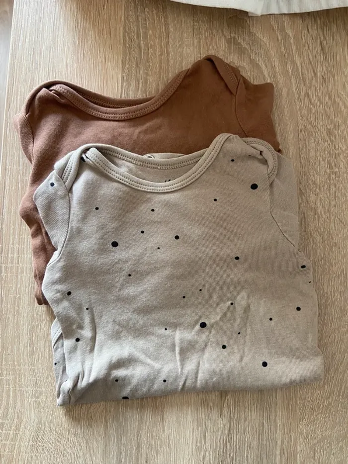 Lot 2 bodys H&M 3-6mois