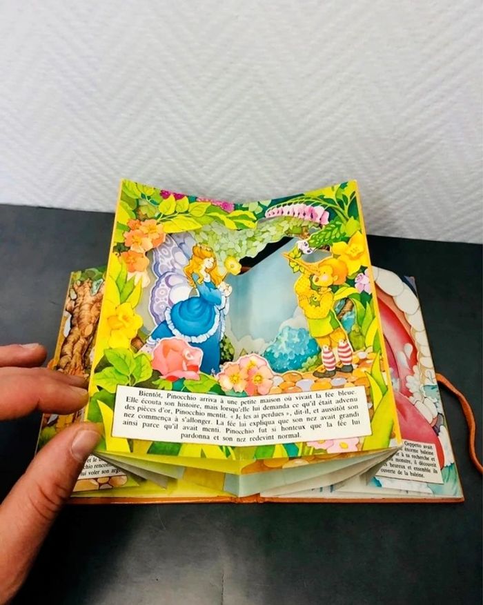 Livre Pinocchio Rouge et Or (1981) – pop-up / relief vintage - photo numéro 5