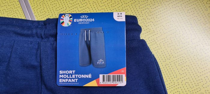 Short molletonné UEFA Euro 2024 - neuf - 2/4 ans - photo numéro 5