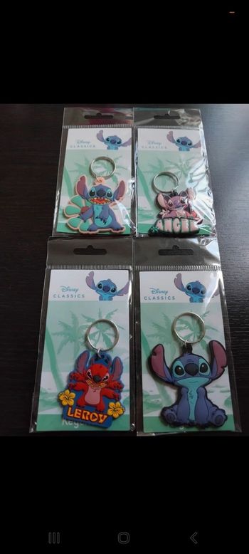 Lot 4 porte clef stitch neuf