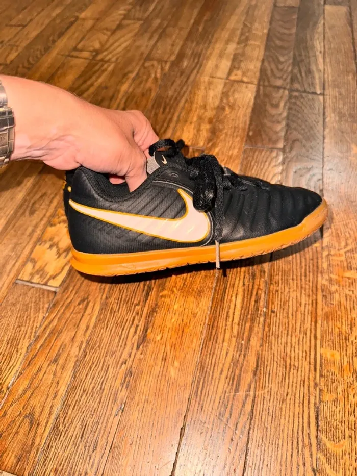 Baskets futsal Nike Taille 33 - photo numéro 5