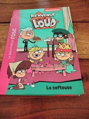 Livre intitulé bienvenue chez les loud la cafteuse numéro 10 bibliothèque rose nickelodeon