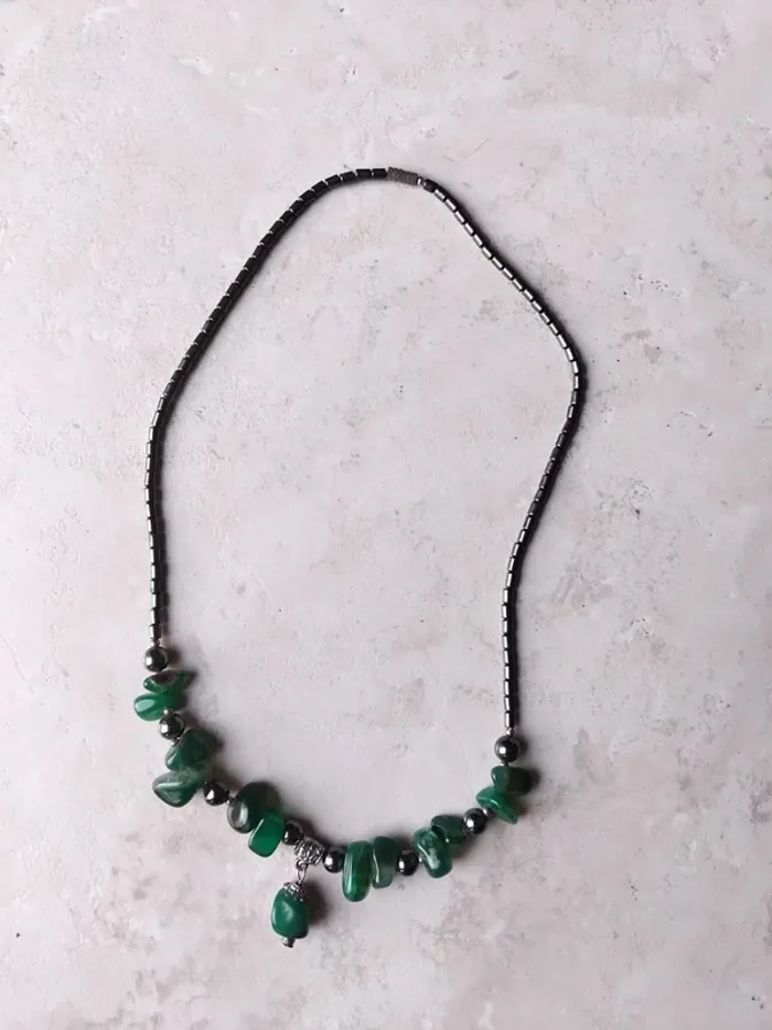 Collier artisanal ethnique en pierres Vertes naturelles