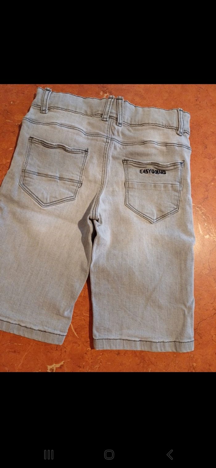 Short garçon taille 8 ans - photo numéro 3
