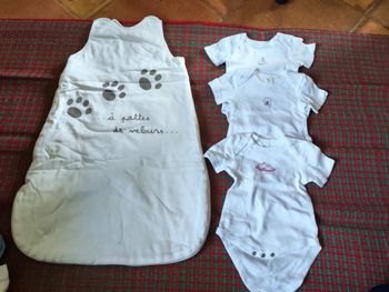 Lot de 3 bodies et 1 grenouillère en coton blanc 3 et 6 mois