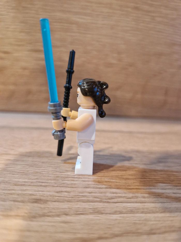 Figurine type lego Jedi Rey Skywalker star wars - photo numéro 3