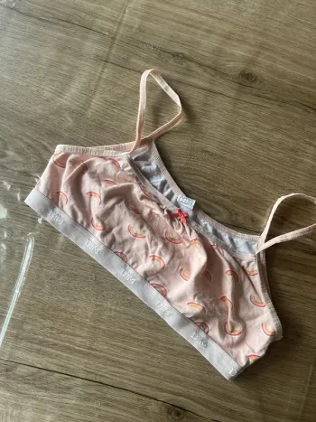 Brassière arc en ciel  Dim 16 ans
