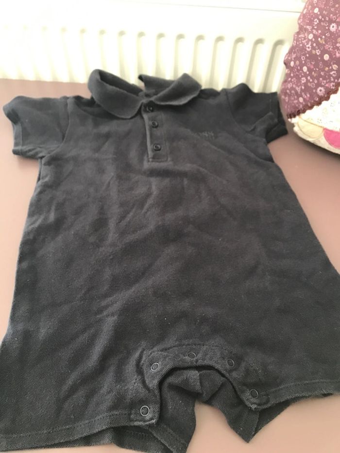 Combishort Hugo Boss 12 mois - photo numéro 4