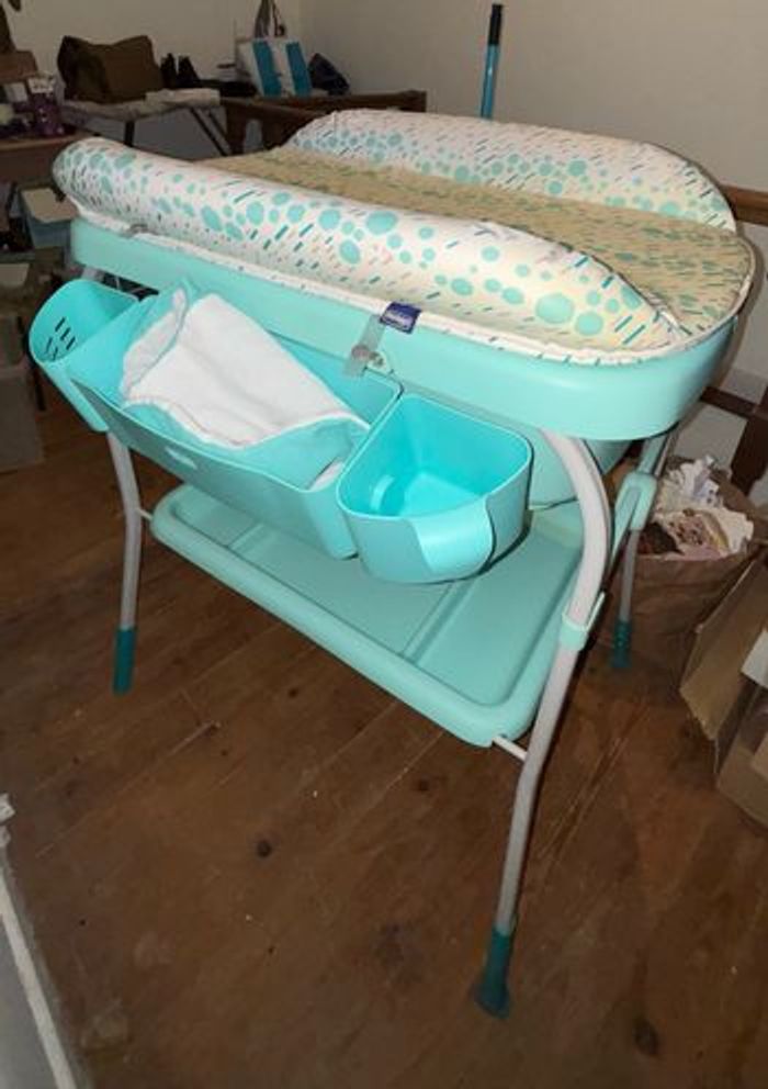 Baignoire et table à lange - photo numéro 4