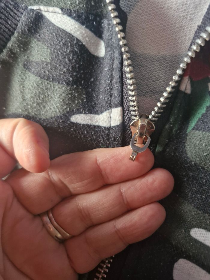 Superbe veste zippée camouflage et roses - photo numéro 5