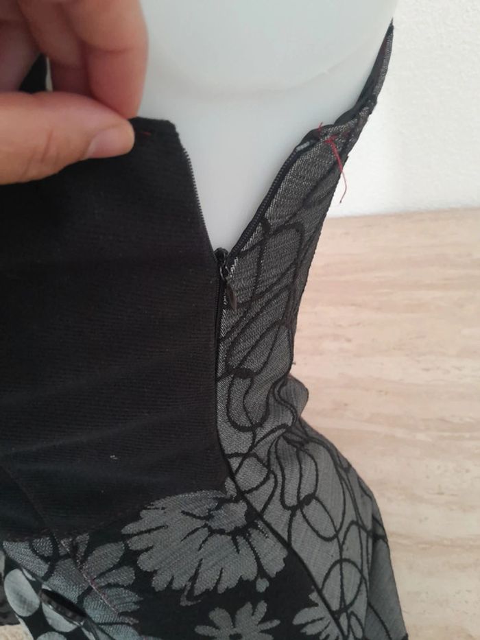 Robe originale 💫doublé 💫jolie boutons sur le côté 💫Taille 36 - photo numéro 4