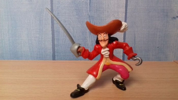 Figurine Capitaine Crochet - photo numéro 2