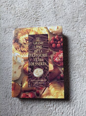 Livre le grand livre de la patisserie et des desserts