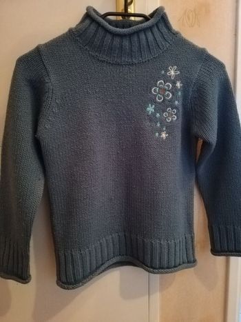 Pull col rond fille 7/8 ans.