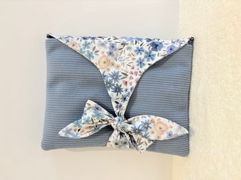 Pochette à livre de poche (ou liseuse) Bleue Fleurie