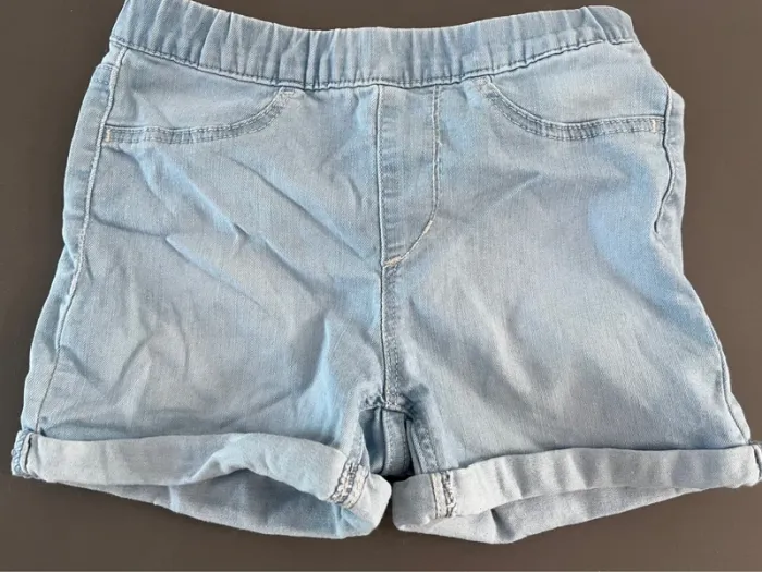 Short h&m 7-8 ans en très bon état