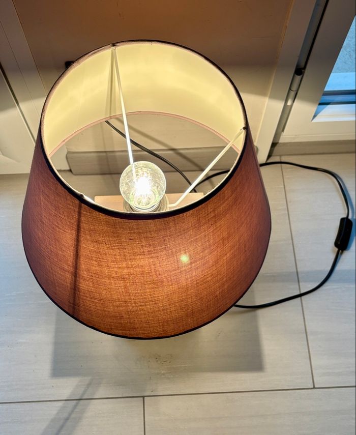 Jolie Lampe sur Pied en Bois avec un abat-jour couleur taupe - photo numéro 10