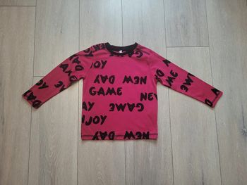 Maillot manche longue rouge et noir. Garçon 4 ans.