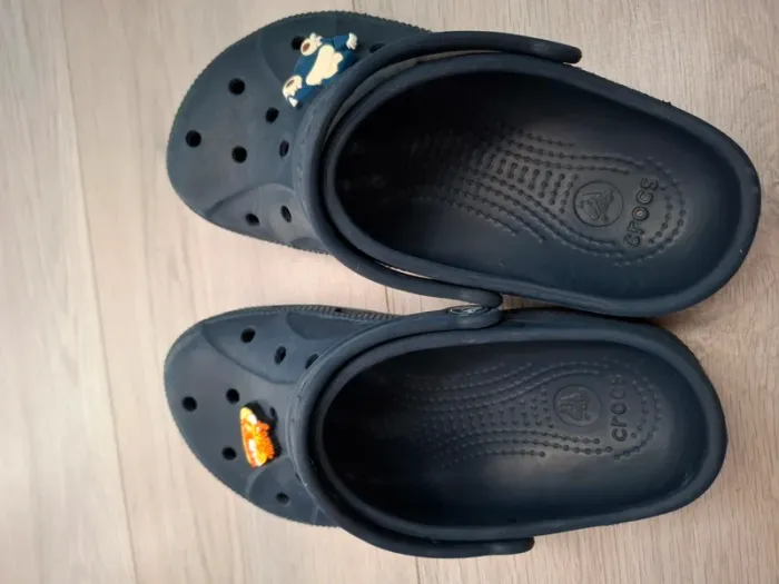 Crocs bleu J3 avec 3 déco de la photo. - photo numéro 7