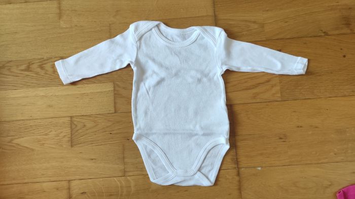 Lot bodies filles 3 mois - photo numéro 4