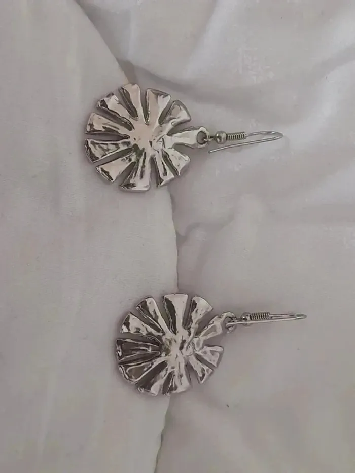 3 paires de boucles d oreilles Fantaisie Eliot paris tbe - photo numéro 6