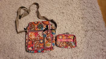 Ensemble pochette et porte monnaie assortis