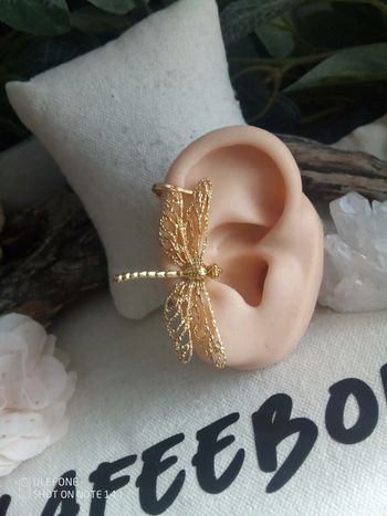 Clip oreille/ boucle d'oreille libellule dorée