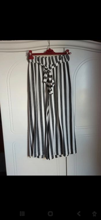 Pantalon large ceinturé rayé