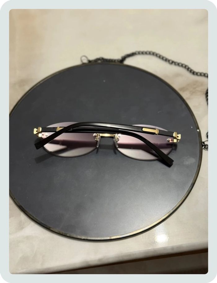 Lunette de soleil ovale violette - photo numéro 2
