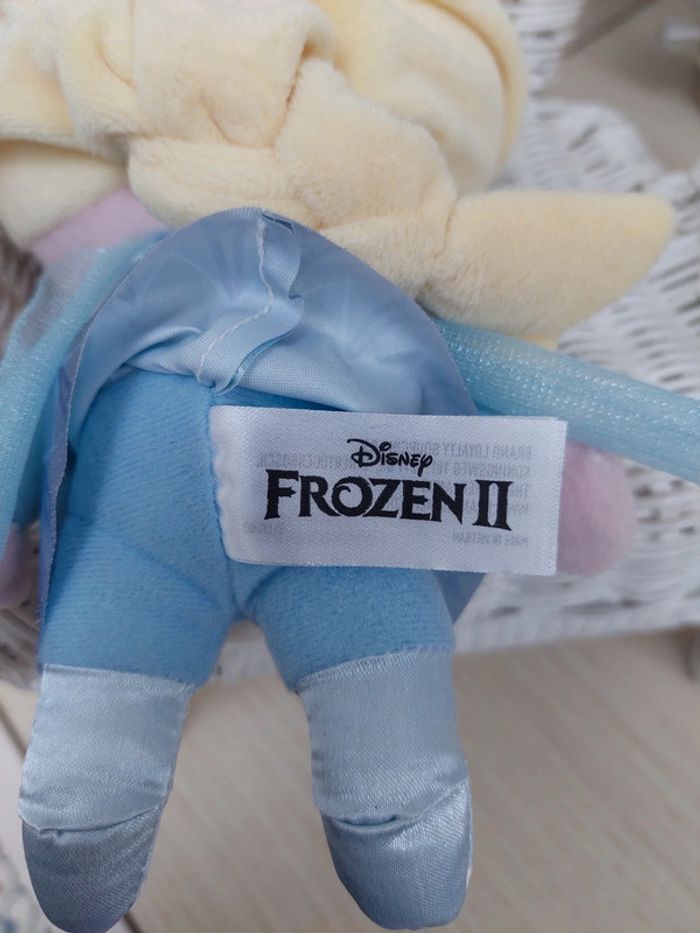 Disney - peluche reine des neige Frozen 2 - photo numéro 5