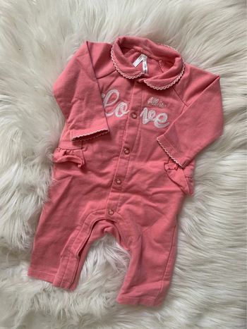 Fille 👧🏻 combinaison rose kiabi taille 1/3 mois