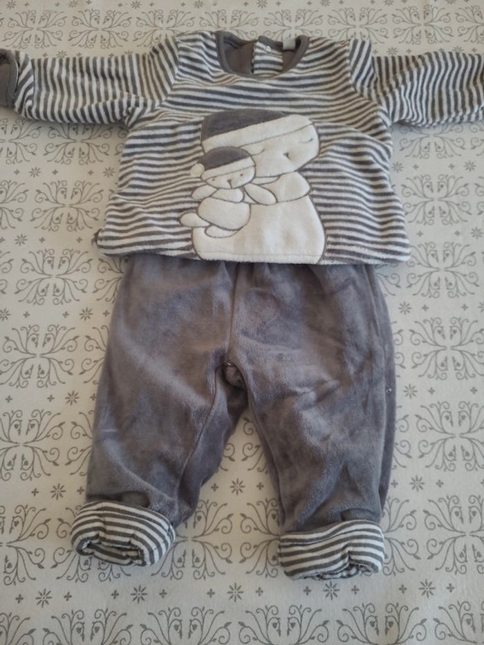 👶pyjamas 2 pièces taille 3 mois👶