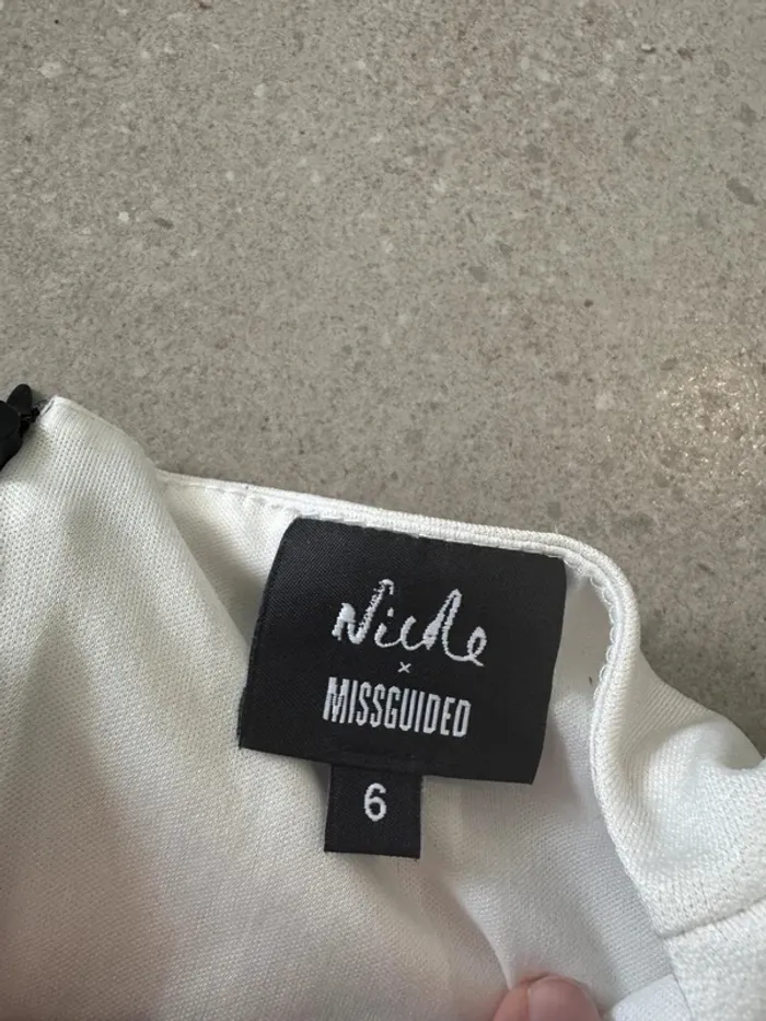 Robe Missguided, taille 6 (34), très bon état - photo numéro 2
