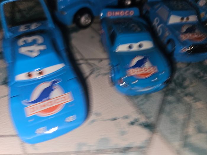 Disney Pixar Cars véhicule Camion Transporteur dinoco king 43 + toutes les voitures - photo numéro 2
