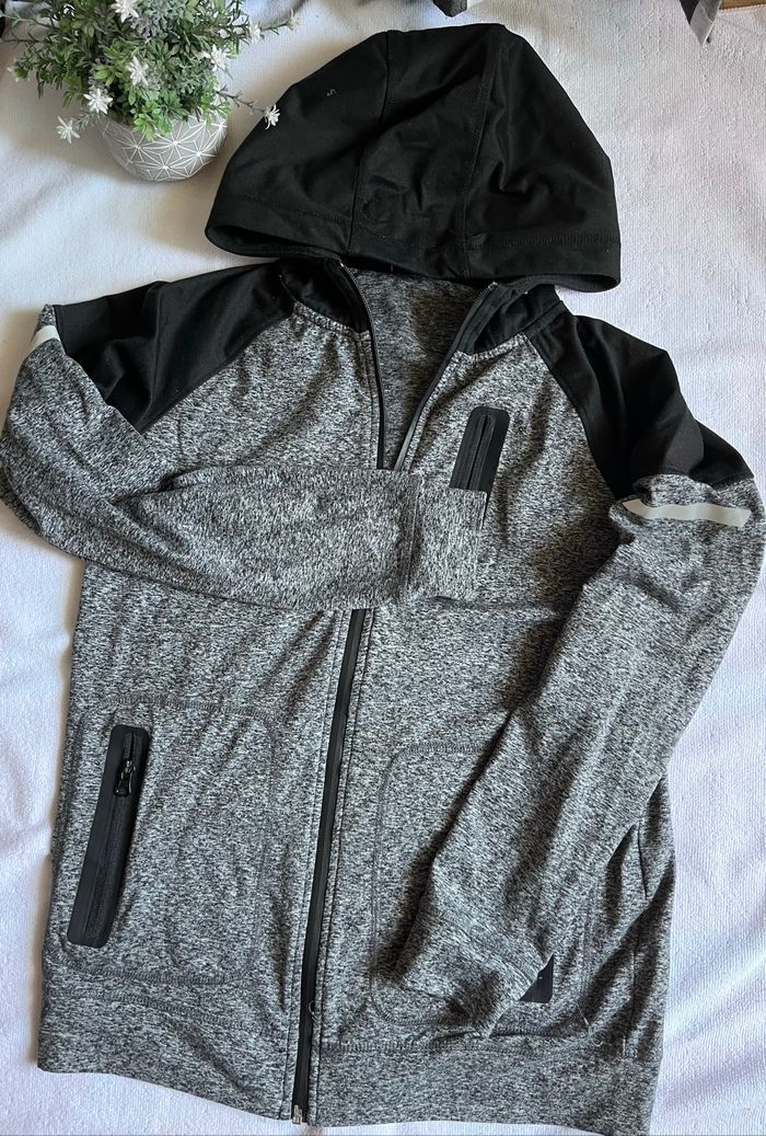Blouson/ veste sport à capuche Taille S