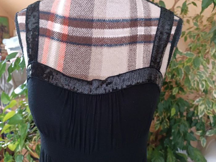 Robe noire et sequins - photo numéro 4