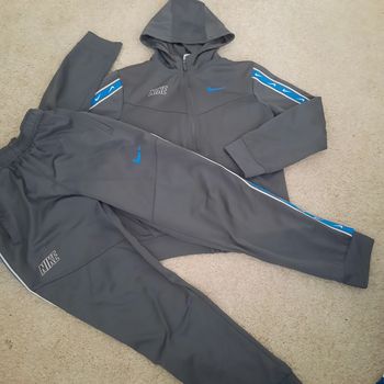 Ensemble jogging nike L 147/158 cm