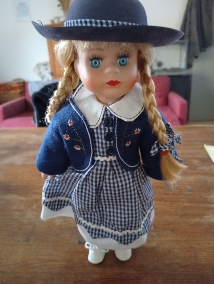 Poupée de collection tête en porcelaine