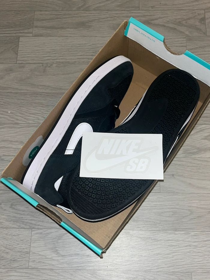 Chaussure Nike sb noire taille 42 - photo numéro 3