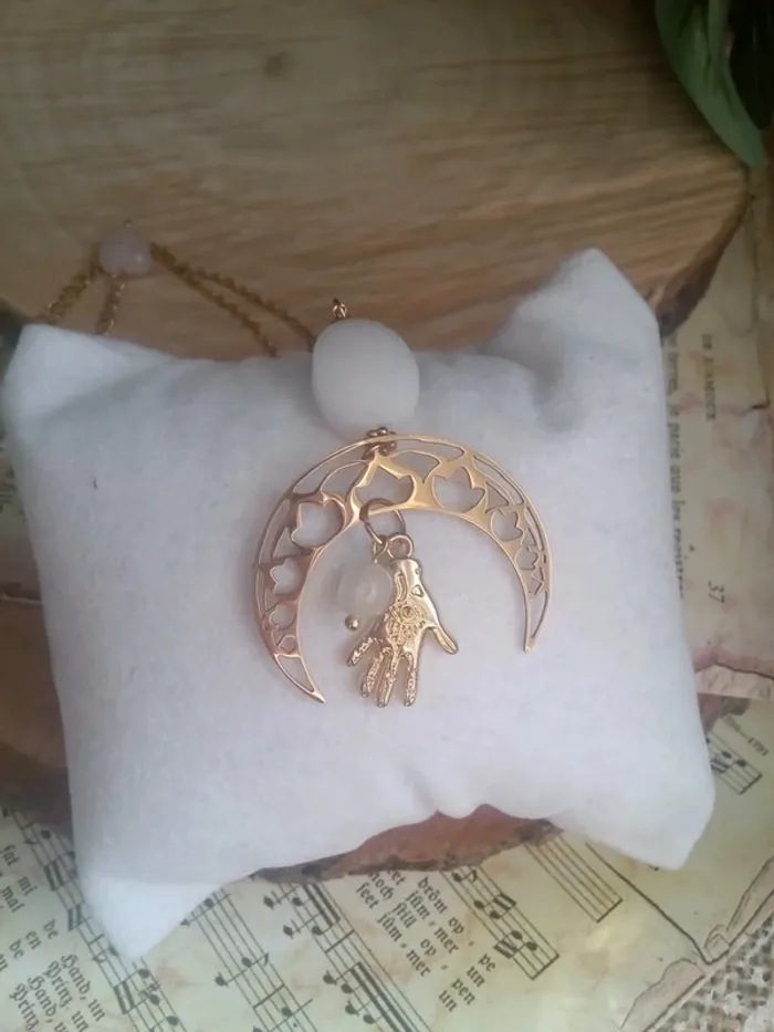 Collier protection en pierres naturelles