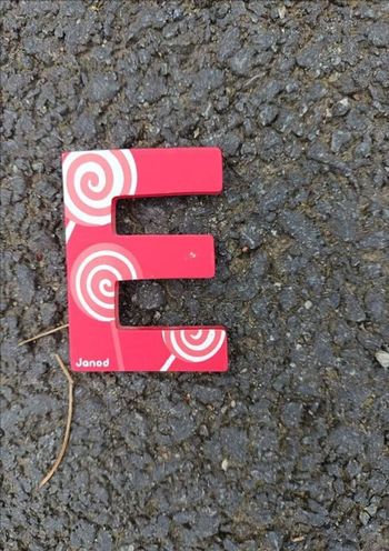 Lettre E