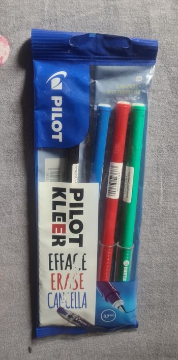 Lot de 4 stylos pilot kleer NEUFS