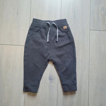 Pantalon détente gris. Garçon 18 mois. Marque Tape à l'oeil